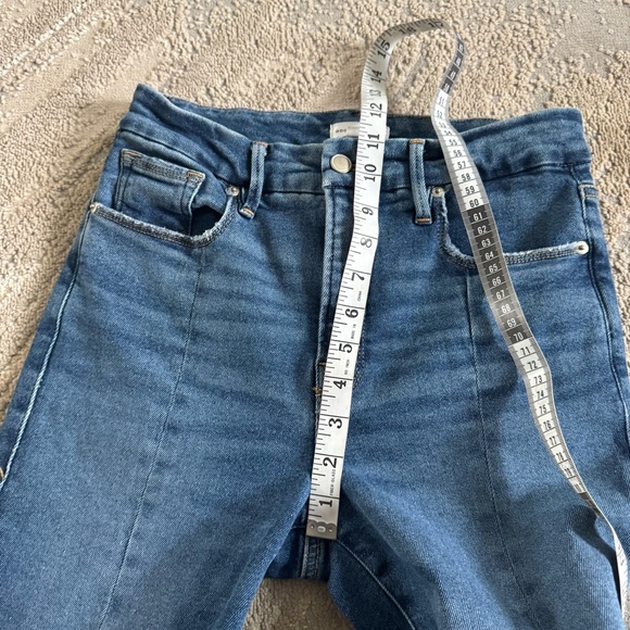 Good American flare crop jean high rise asymmetrical frayed hem stretch 8 - Picture 6 of 8